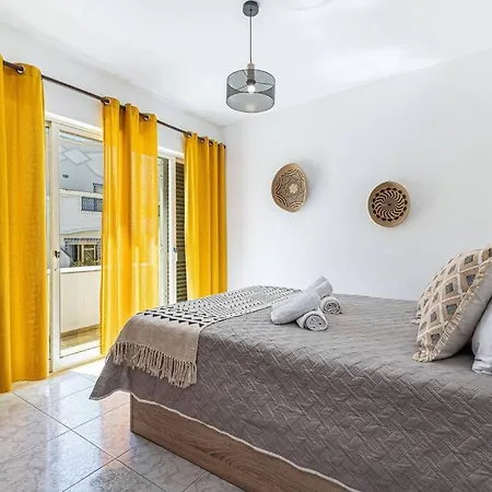 Apartment T1 Flat, 3 Minutes Walk From The